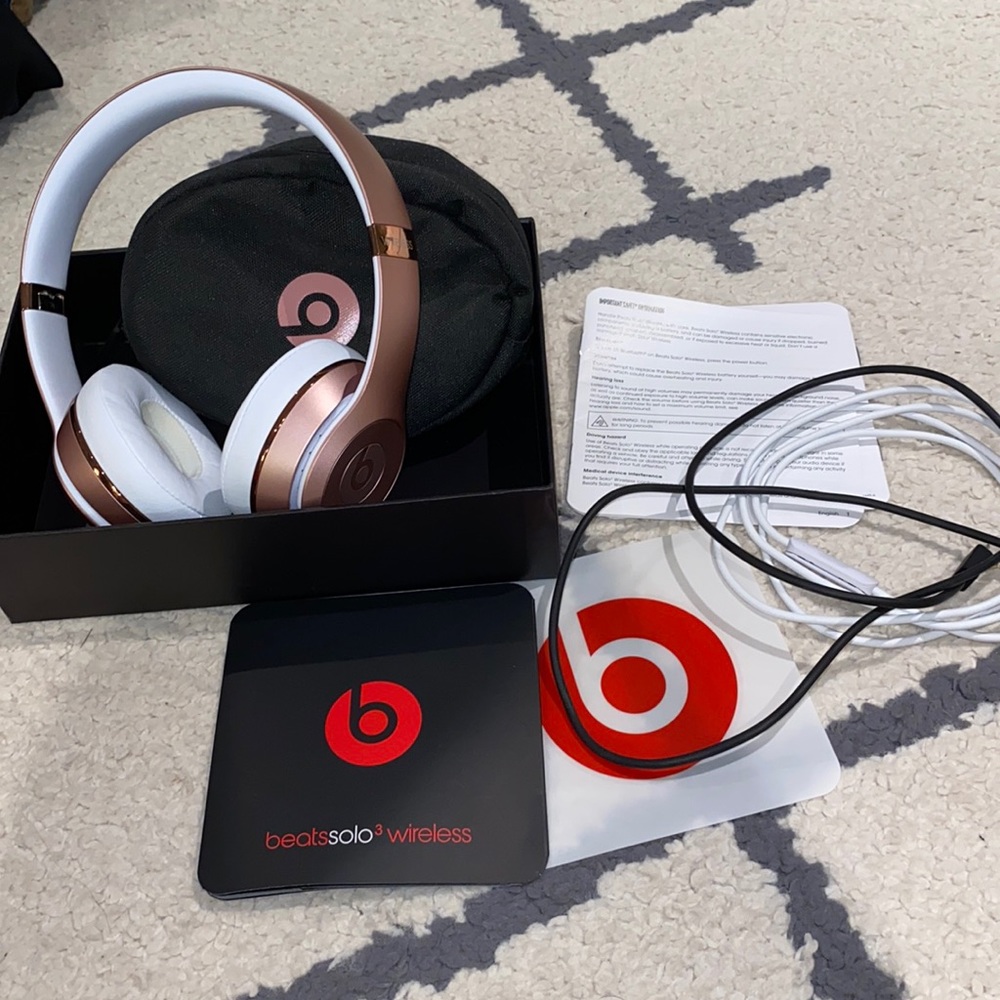 BEATS SOLO 3 WIRELESS HEADPHONES NEVER USED